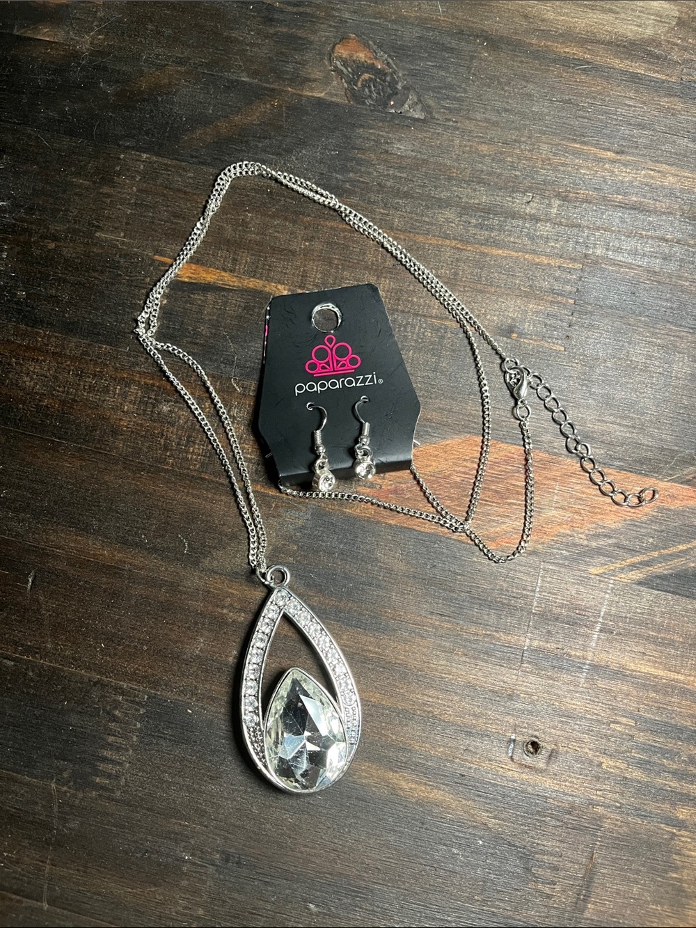 paparazzi Silver Clear Teardrop Pendant Necklace with Matching Drop Earrings - Picture 1 of 3